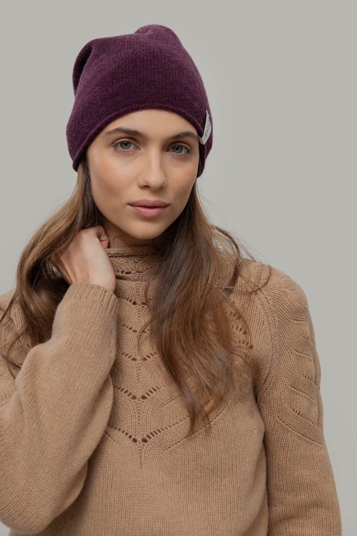 Bonnet Frank prune en laine recyclée Rifò