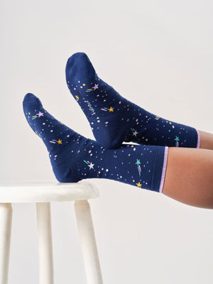 Chaussettes-étoiles-roses-fond-bleu-marine-femme-bamboucoton-bio