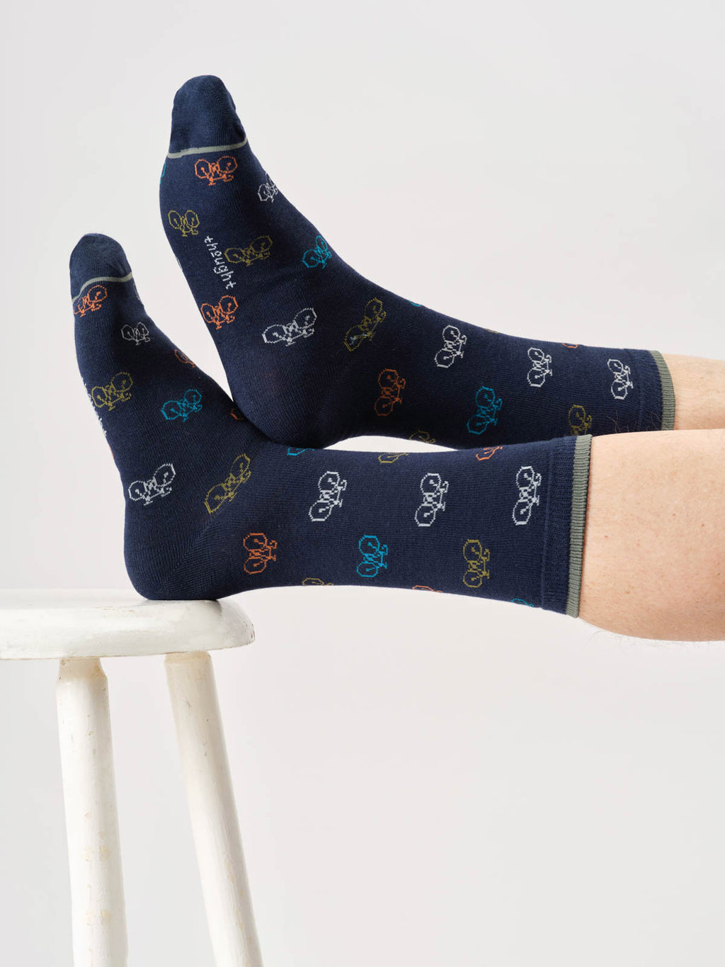 Chaussettes vélos fond navy en bambou pour homme