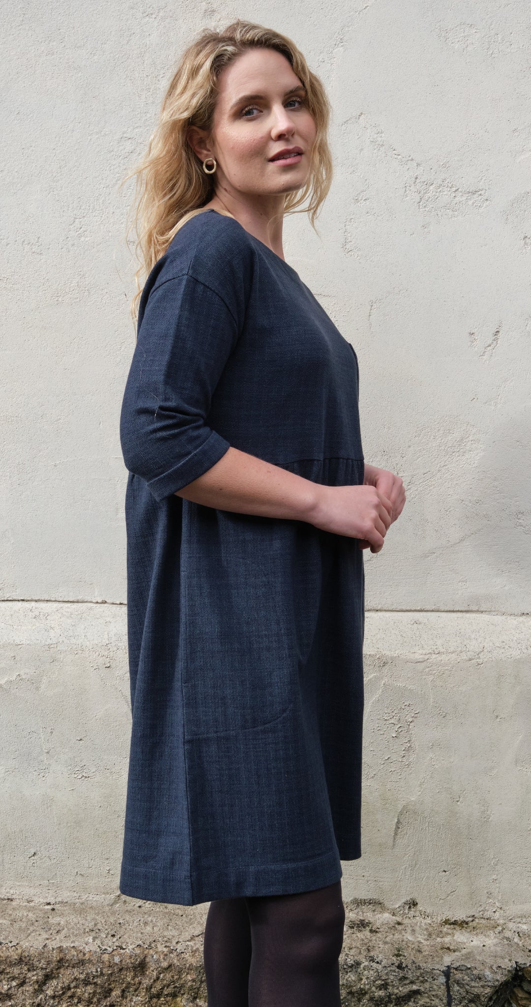 Robe-bleu-denim-chevrons-coton-bio-nomads-clothing-profil