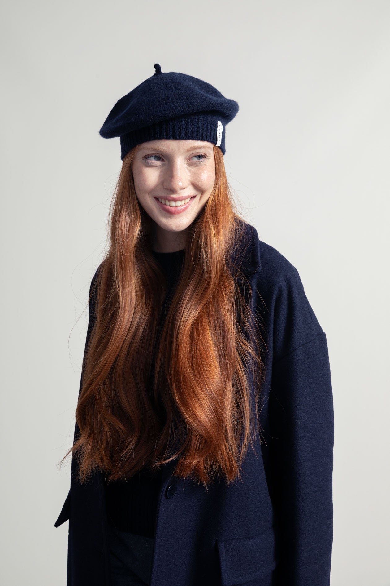 beret-Nicole-bleu-marine-cachemire-recycle-rifo