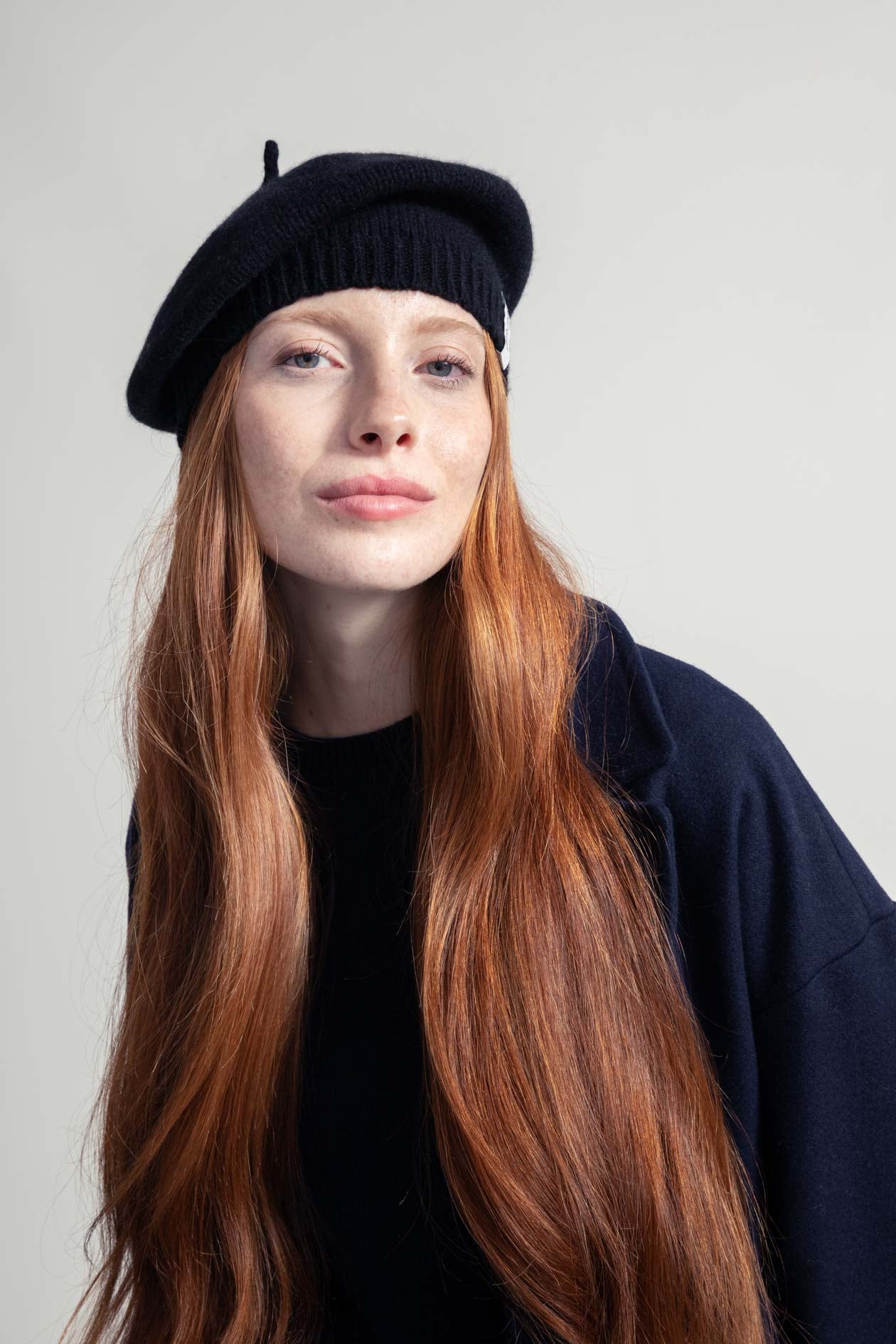 beret-Nicole-noir-cachemire-recycle-rifo