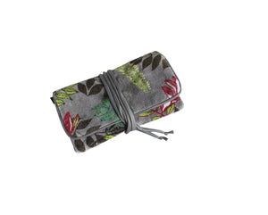 pochette-a-bijoux-imprime-floral-botanical-fond-gris-argent-velours-earth-squared