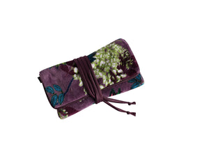 pochette-a-bijoux-imprime-floral-botanical-fond-violet-velours-earth-squared