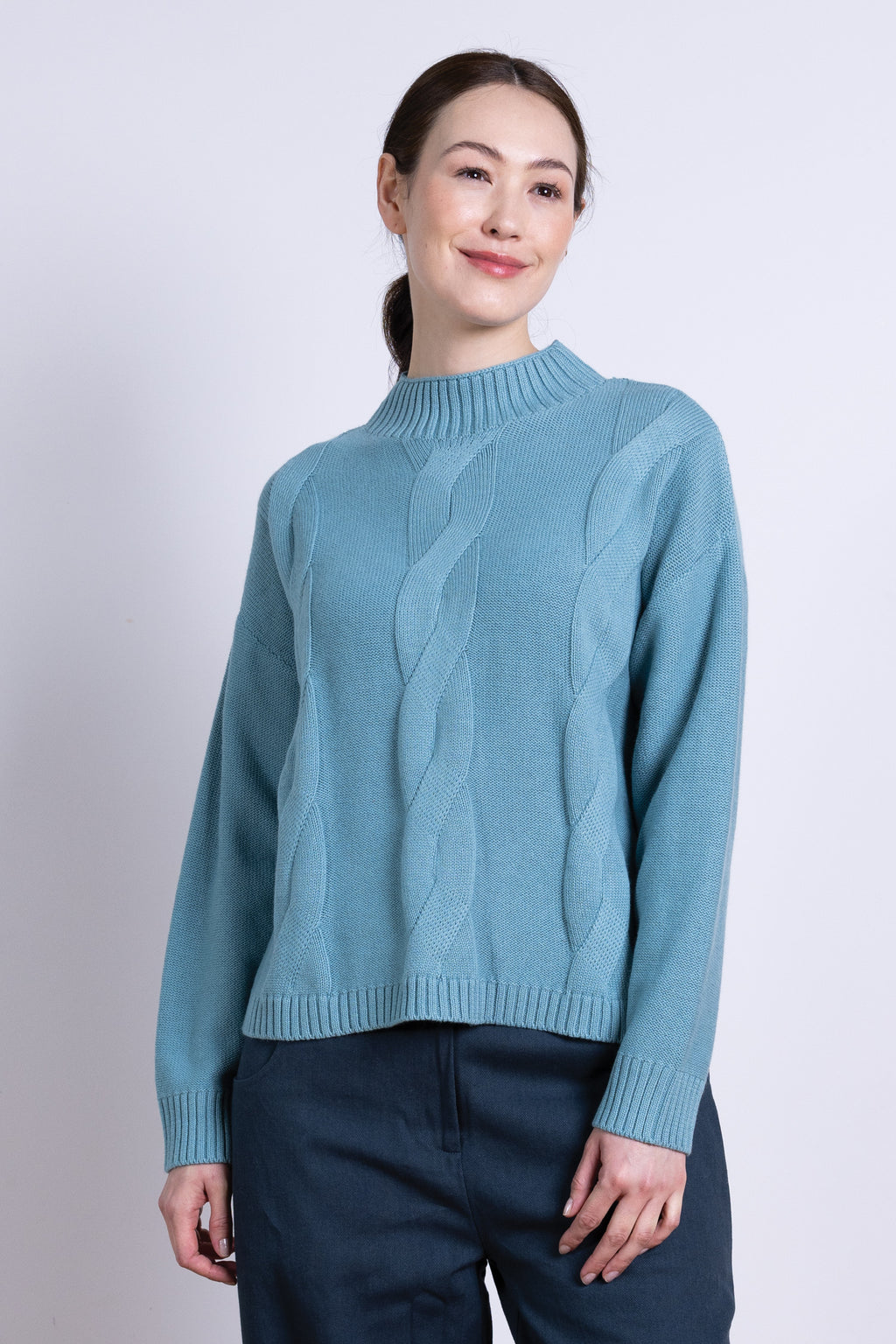 Pull torsades bleu ciel en laine et coton