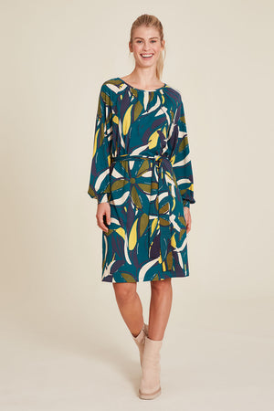 robe-lily-ample-jersey-ecovero-col-bateau-lien-ceinture-motif-grosses-fleurs-bleu-canard-vert-tranquillo-marque-écoresponsable