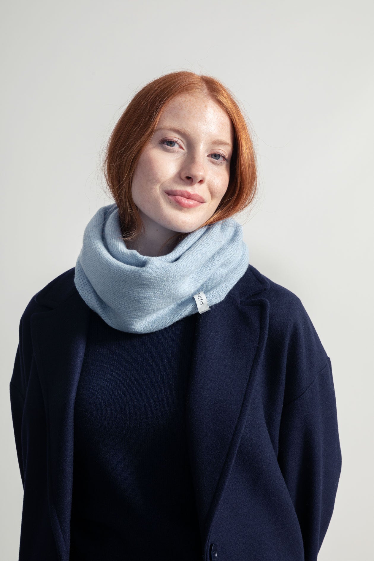 Tour de cou "snood" bleu ciel en laine recyclée Rifo