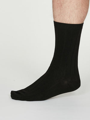 chaussettes-noires-chanvre-coton-bio-homme-Thought-marque-mode-ecoresponsable